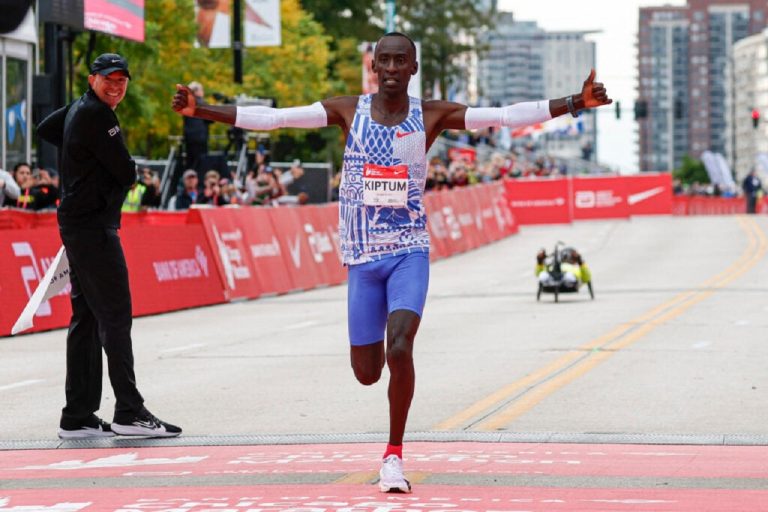 Kelvin Kiptum phá kỷ lục thế giới Marathon nam ở Chicago